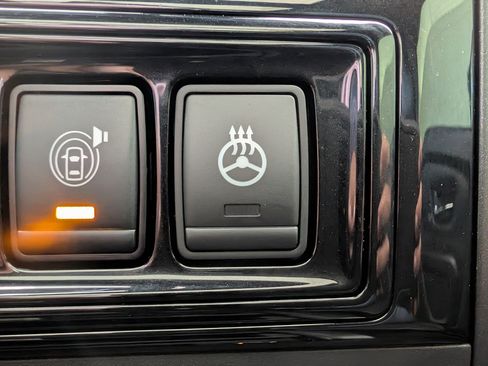 Used 2021 Nissan Titan PRO-4X w/ Pro-4x Convenience Package image 34