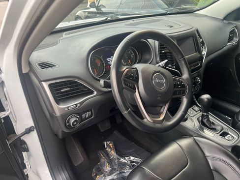 Used 2019 Jeep Cherokee Latitude Plus AWD/4WD image 20