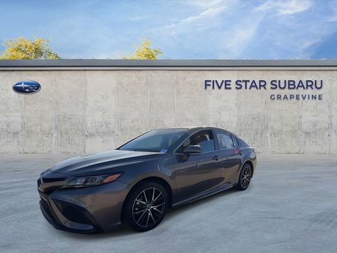 Used 2024 Toyota Camry SE image 4