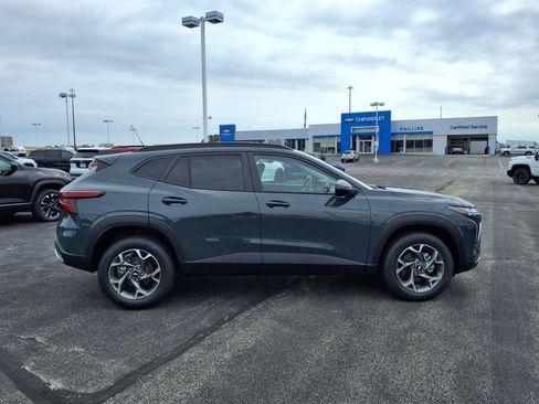 New 2025 Chevrolet Trax LT FWD image 2