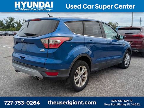 Used 2017 Ford Escape SE FWD image 2