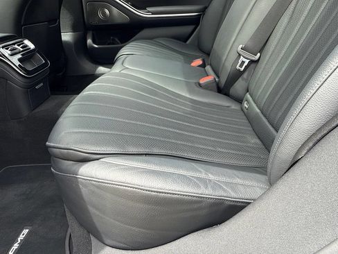 Used 2022 Mercedes-Benz S 500 4MATIC w/ AMG Line Package image 16