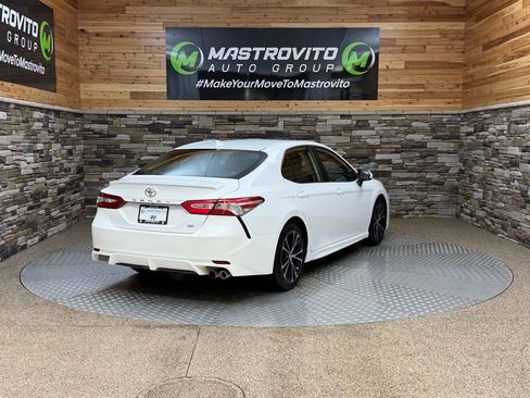 Used 2020 Toyota Camry SE image 9
