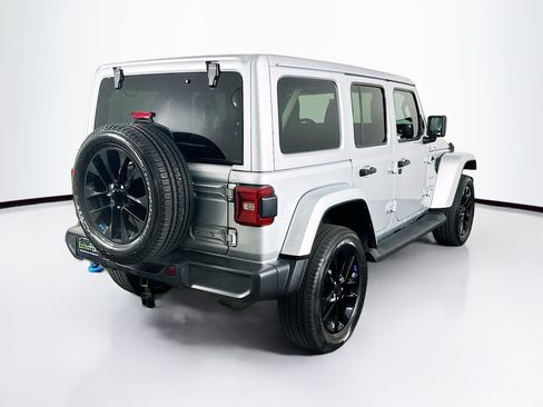 Used 2023 Jeep Wrangler Unlimited Sahara w/ Cold Weather Group AWD/4WD image 9