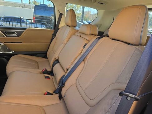 Certified 2025 INFINITI QX80 Sensory image 11