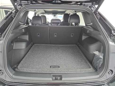 New 2026 Volkswagen Tiguan SE R-Line FWD image 12