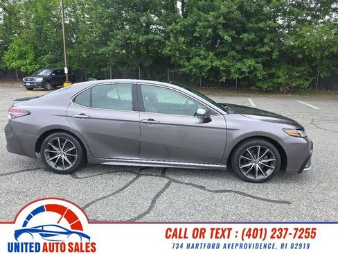 Used 2022 Toyota Camry XSE image 4