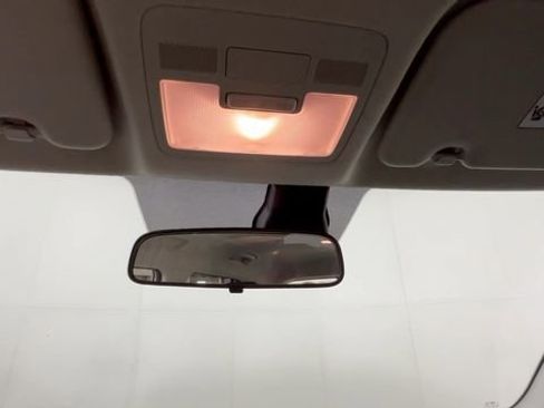 Used 2025 Hyundai Venue SE FWD image 33