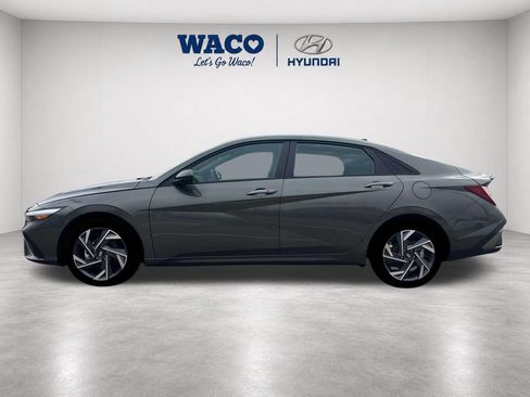 Used 2025 Hyundai Elantra Sport FWD image 7
