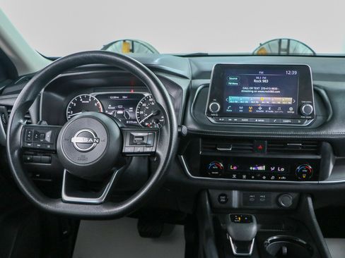 Used 2024 Nissan Rogue SV FWD image 17