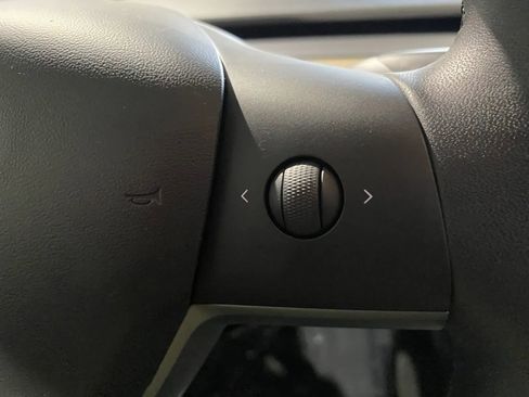 Used 2020 Tesla Model 3 Standard Range Plus image 17