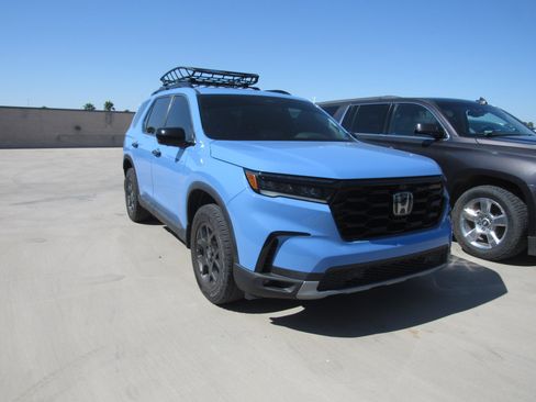 Used 2023 Honda Pilot TrailSport image 2