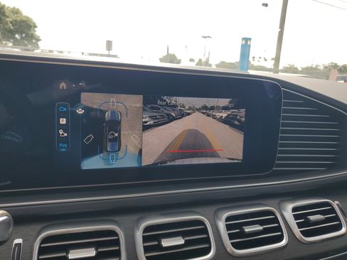 New 2026 Mercedes-Benz GLS 580 4MATIC image 30