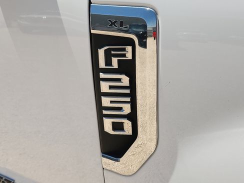Used 2022 Ford F250 XL w/ Power Equipment Group AWD/4WD image 9