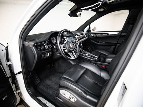 Certified 2020 Porsche Macan S AWD/4WD image 4