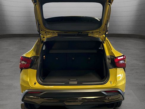 Used 2025 Chevrolet Trax ACTIV w/ Driver Confidence Package image 28