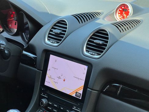 Certified 2021 Porsche 718 Boxster RWD image 33