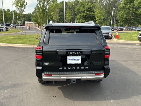 Used 2025 Toyota 4Runner Limited AWD/4WD image 9