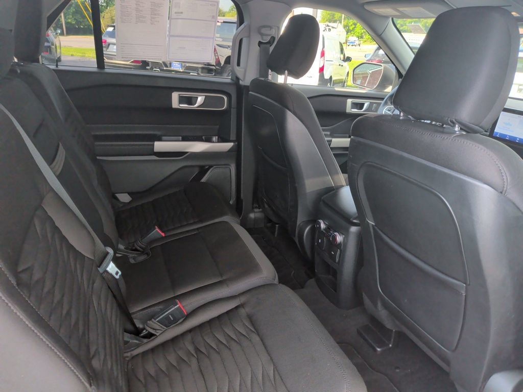 Used 2020 Ford Explorer XLT w/ Comfort Package AWD/4WD image 17