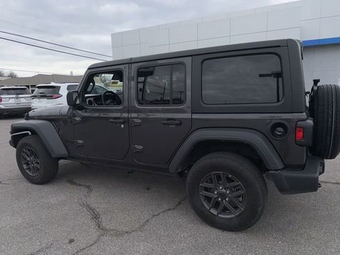 Used 2025 Jeep Wrangler Sport S image 16