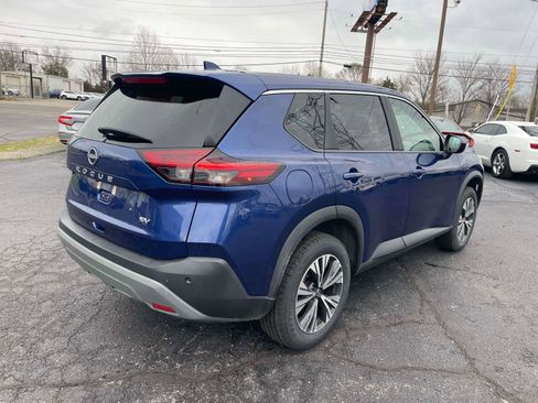 Used 2023 Nissan Rogue SV image 4