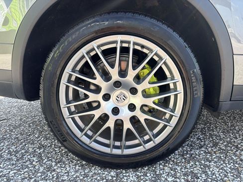 Used 2018 Porsche Cayenne S w/ Premium Package Plus AWD/4WD image 35