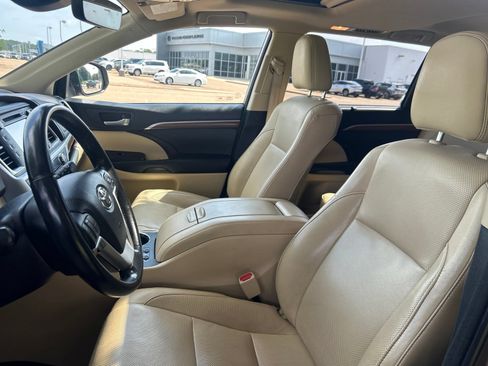 Used 2018 Toyota Highlander Limited FWD image 13