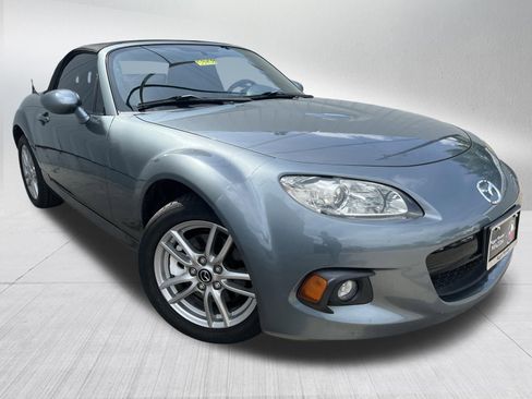 Used 2013 MAZDA MX-5 Miata Sport RWD image 3