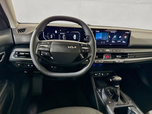 Used 2025 Kia K4 EX image 21