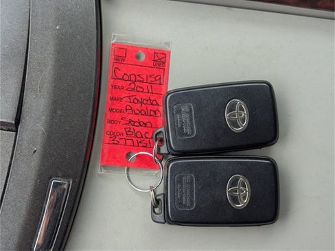 Used 2011 Toyota Avalon Limited image 15
