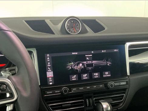 Used 2020 Porsche Macan image 6