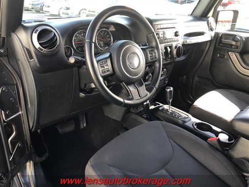 Used 2018 Jeep Wrangler Sport AWD/4WD image 12