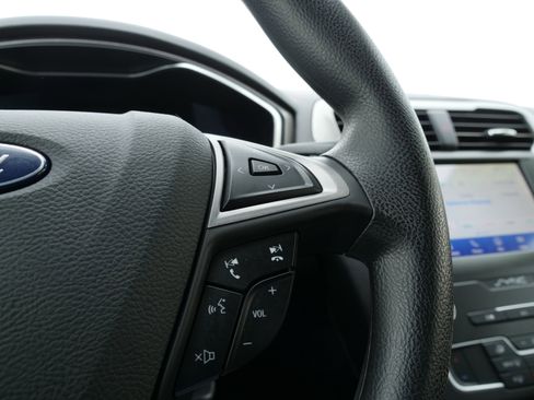 Used 2020 Ford Fusion SE image 23