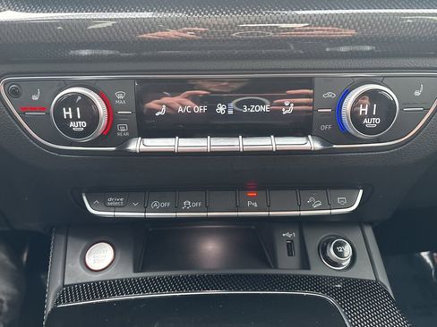 Used 2024 Audi SQ5 Premium Plus image 28