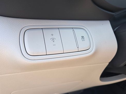 New 2026 Hyundai Venue SEL FWD image 25