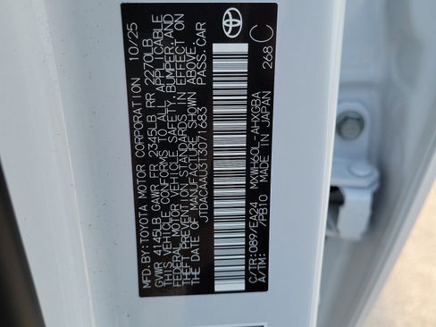 Used 2026 Toyota Prius FWD image 32
