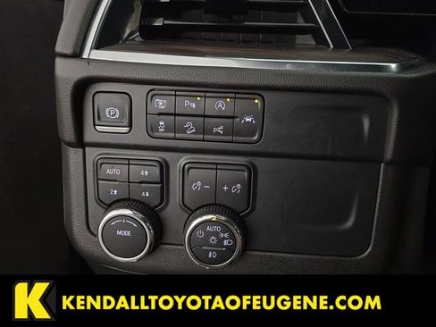 Used 2025 Chevrolet Suburban Z71 image 16