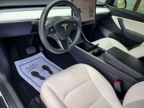 Used 2021 Tesla Model Y Long Range image 26