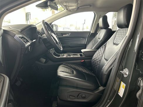Used 2024 Ford Edge Titanium image 10