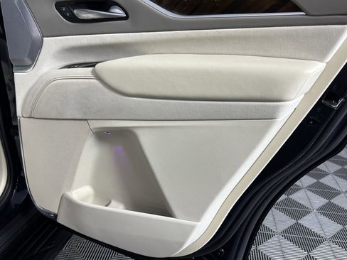 Used 2024 Cadillac Escalade Sport Platinum w/ LPO, ONYX Package image 32