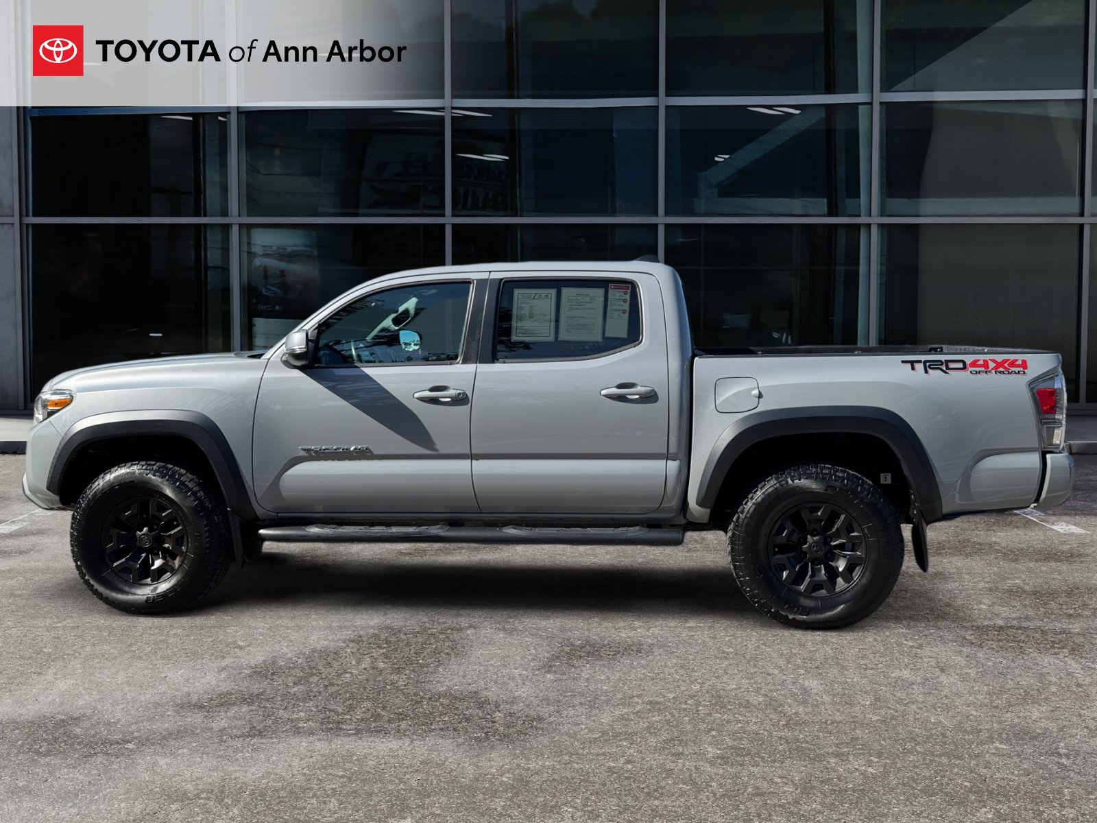 Used 2020 Toyota Tacoma TRD Off-Road w/ Technology Package AWD/4WD image 9