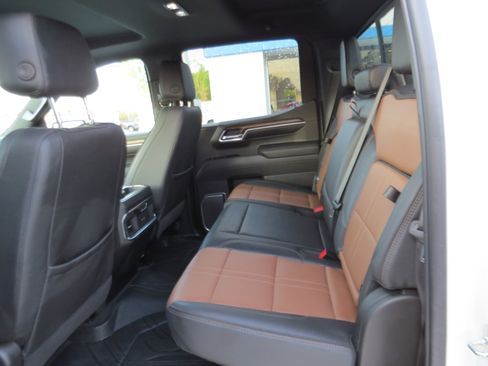 Used 2025 Chevrolet Silverado 1500 High Country image 17