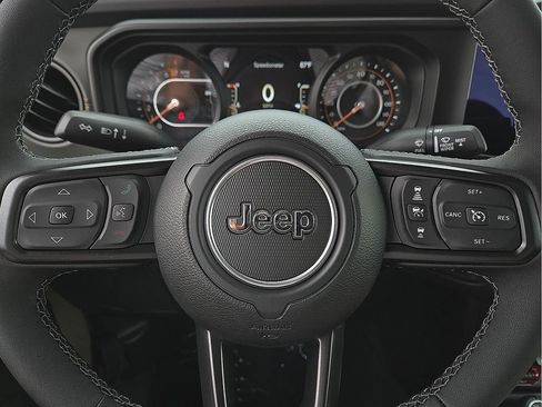 Used 2025 Jeep Gladiator Mojave AWD/4WD image 19