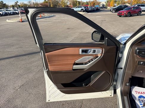 Used 2021 Ford Explorer King Ranch w/ Premium Technology Package image 20