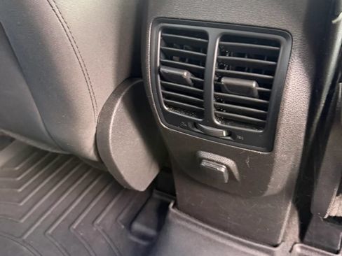 Used 2017 Ford Escape SE FWD image 9