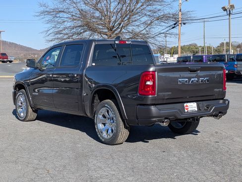New 2026 RAM 1500 4x4 Crew Cab image 7