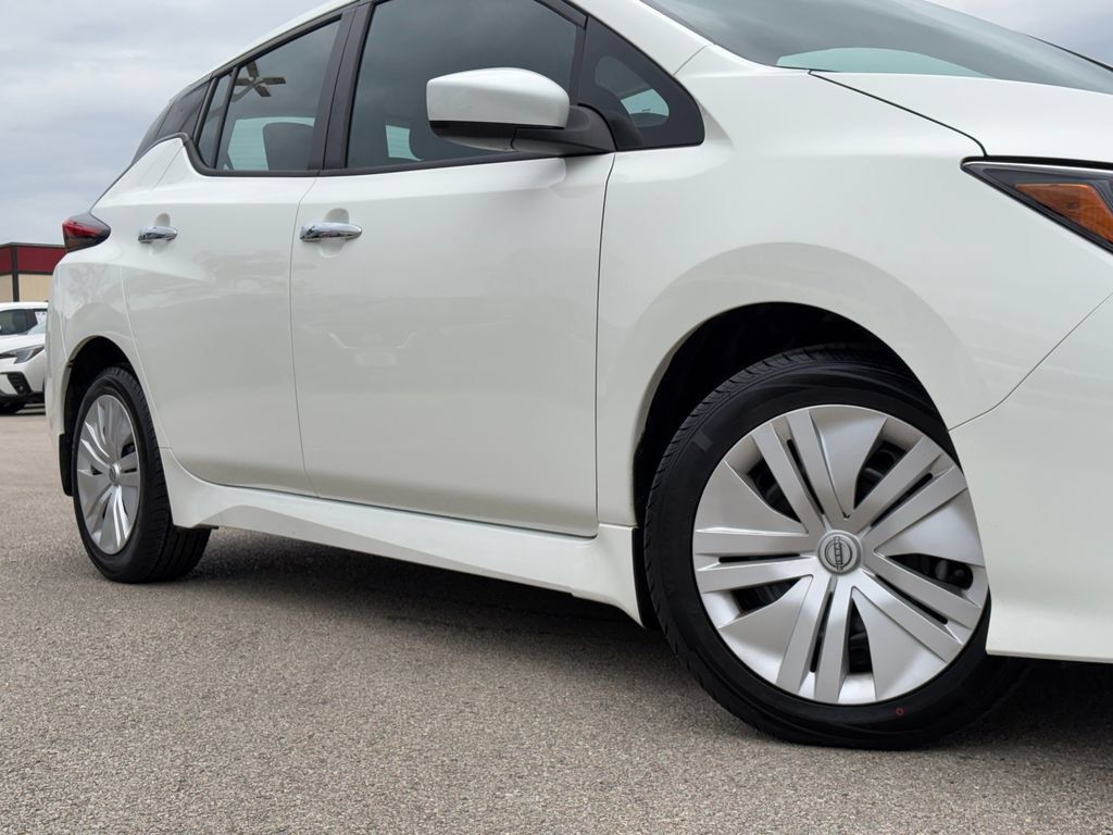 Used 2025 Nissan Leaf S FWD image 2