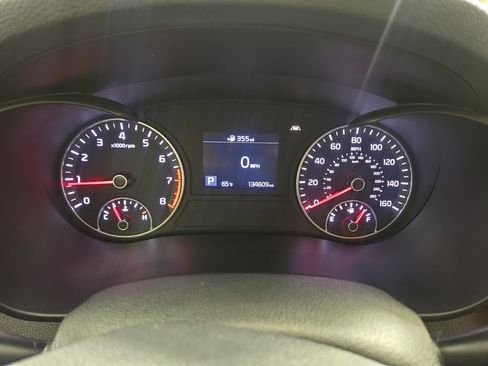 Used 2019 Kia Optima LX image 17