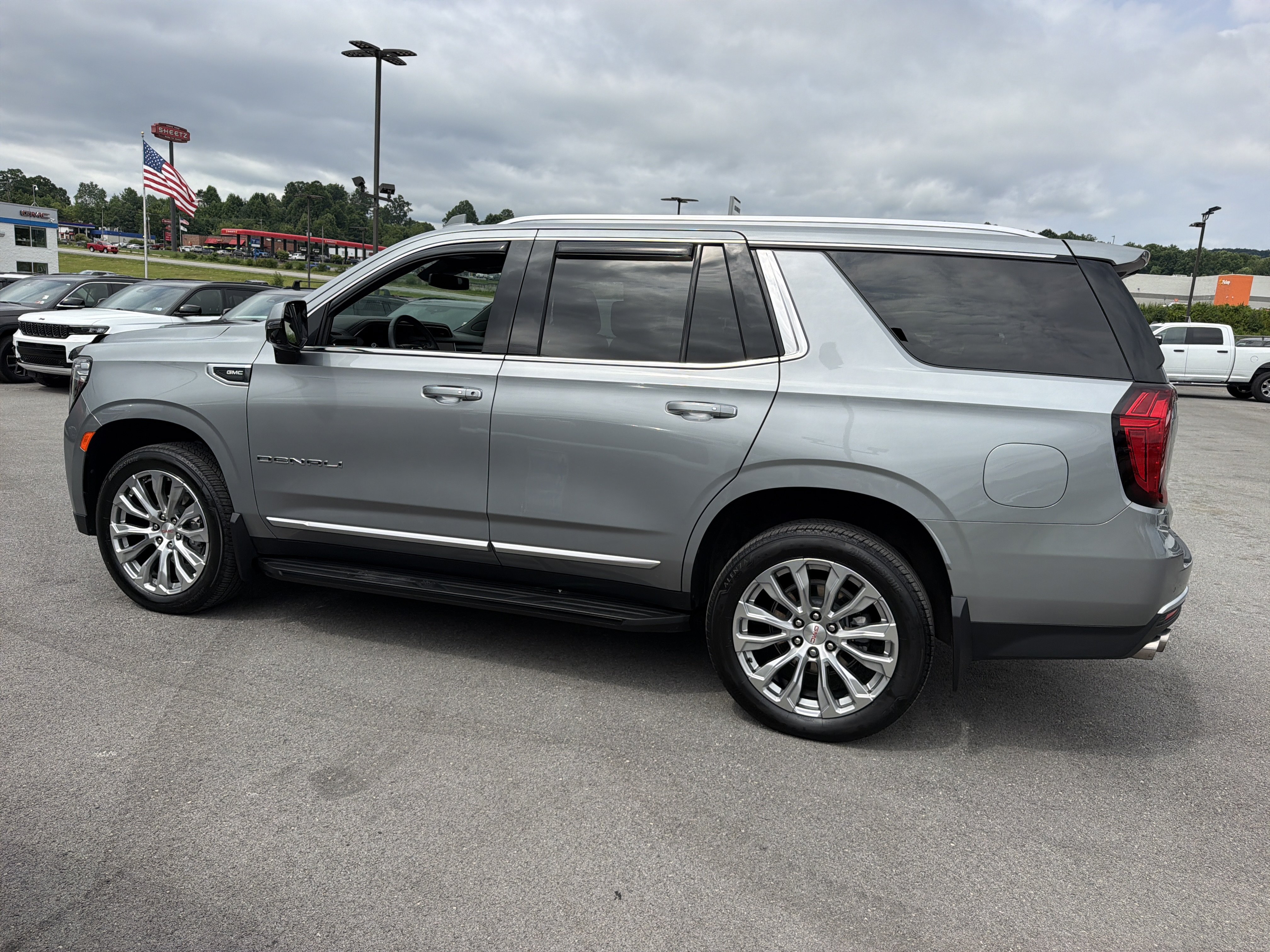 Used 2024 GMC Yukon Denali w/ Max Trailering Package AWD/4WD image 10