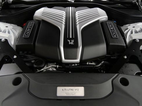 Used 2024 Rolls-Royce Ghost Extended Wheelbase image 12